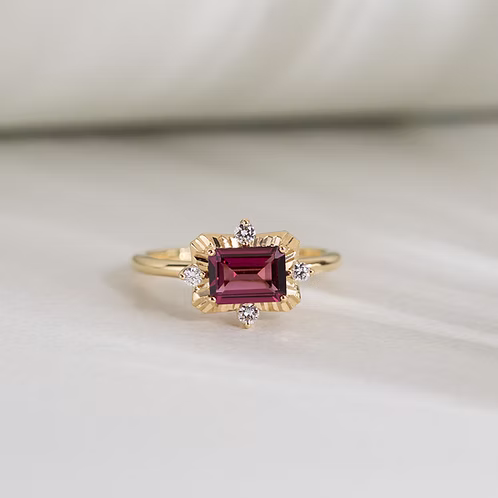 Tempo Ring with Rhodolite Garnet