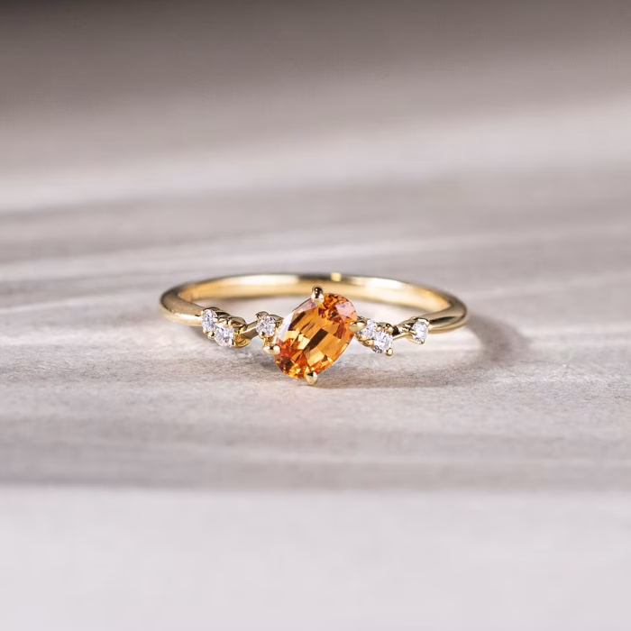 Comète Mandarin Garnet Ring